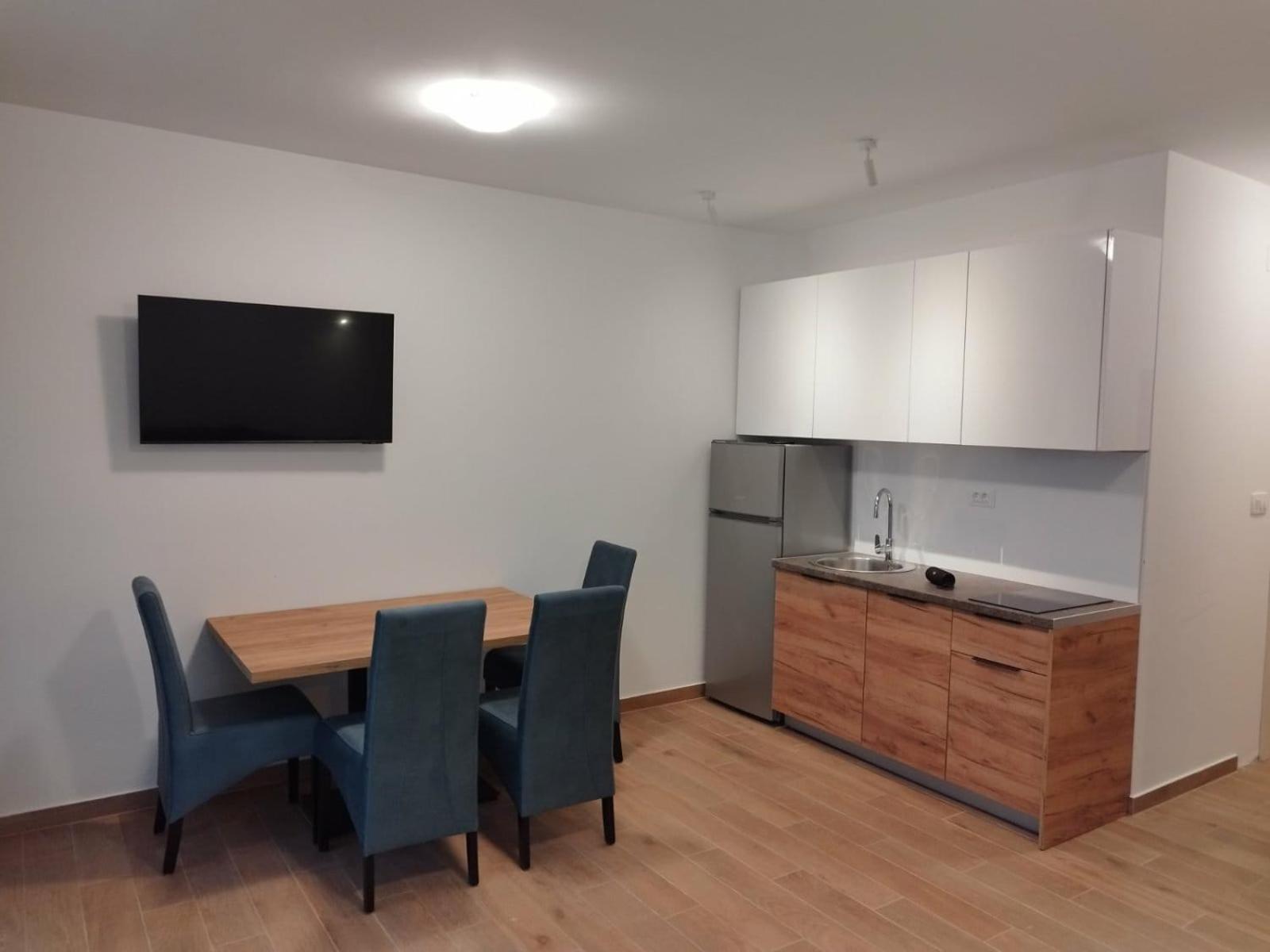Heart Of Loviste Apartment Exterior photo