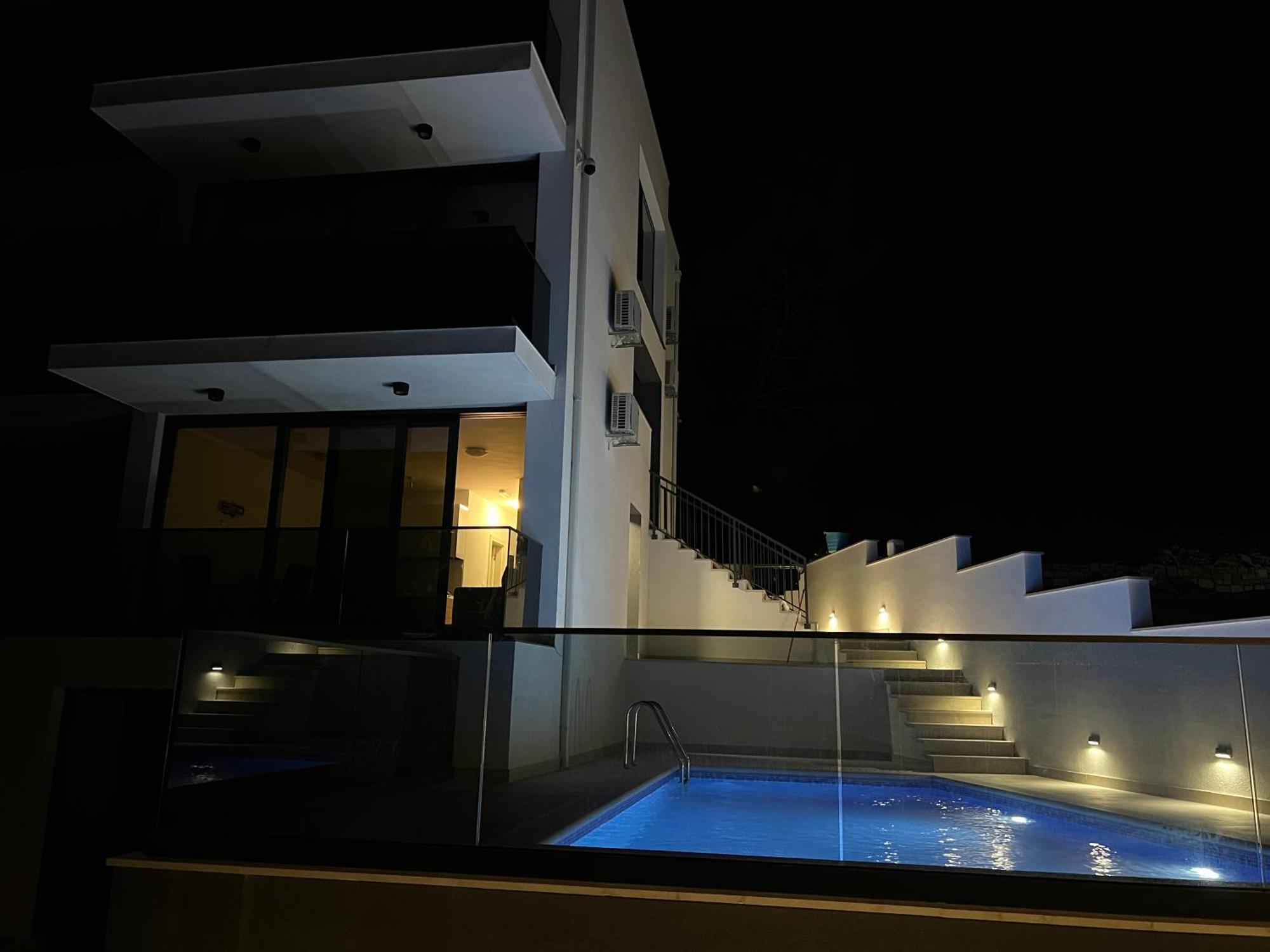 Heart Of Loviste Apartment Exterior photo